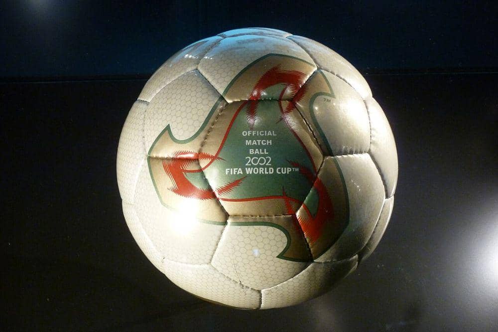 Daftar Bola Official Piala Dunia dari Masa ke Masa 18