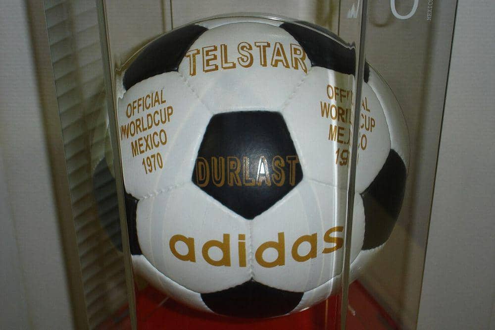 Daftar Bola Official Piala Dunia dari Masa ke Masa 10