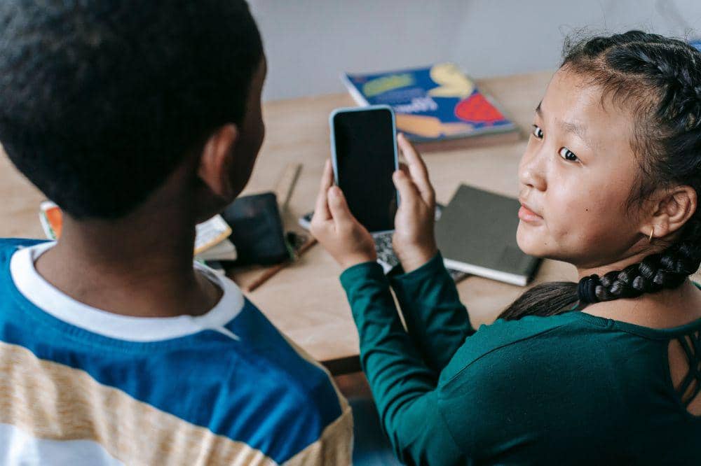 Mengajarkan anak hidup prihatin dengan merawat benda yang dimiliki
