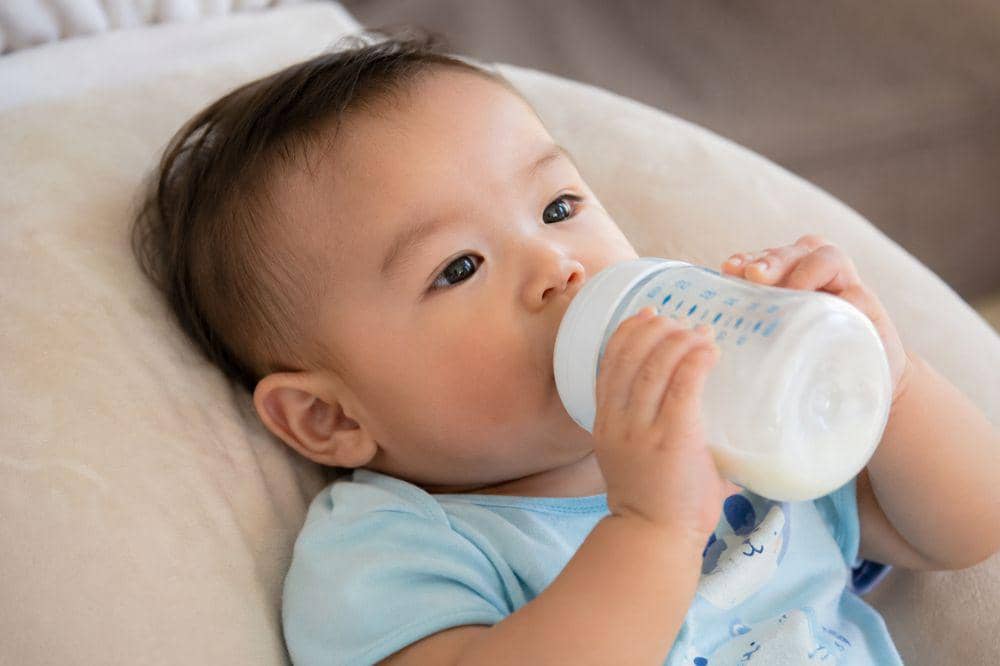 Cara memperkenalkan susu formula ke bayi