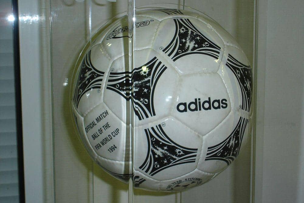 Daftar Bola Official Piala Dunia dari Masa ke Masa 16