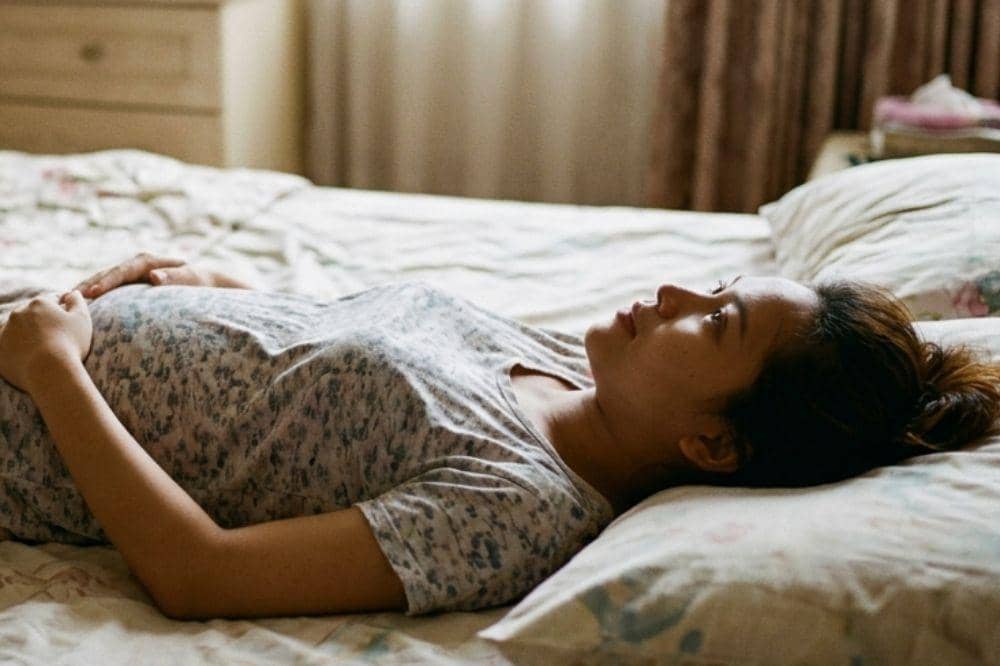 Tidur telentang saat hamil bikin janin kekurangan oksigen