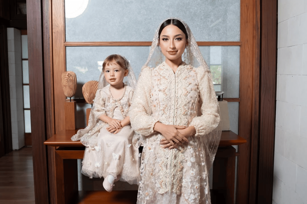 5 Tingkah Gemas Kamari di Acara Siraman Jennifer dan Justin Hubner 