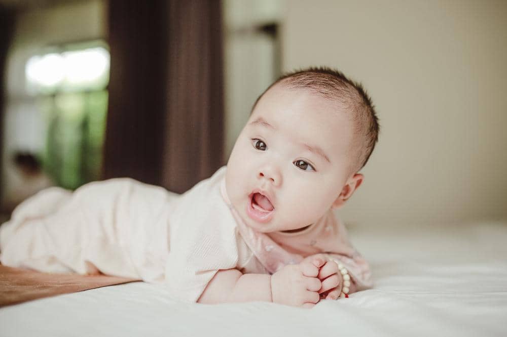 Tanda bayi menyayangi Mama dan Papa