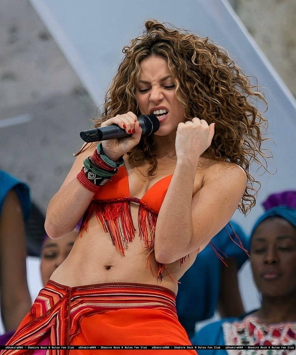 Potret Shakira Dulu & Sekarang di Video Klip Official Song Piala Dunia 1.jpg