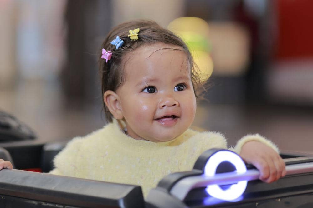 Tanda bayi menyayangi Mama dan Papa