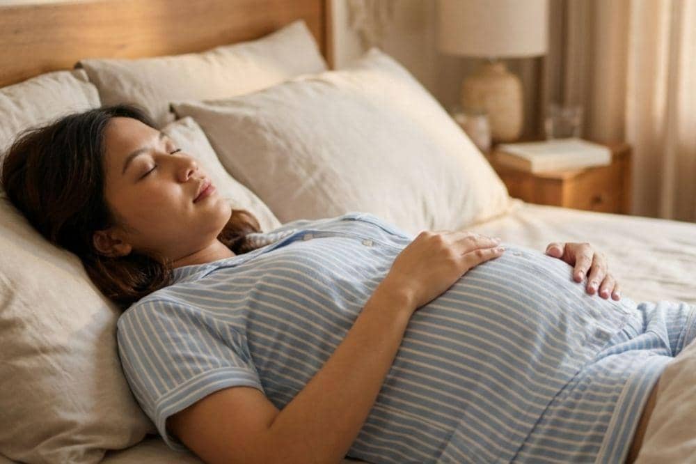 Benarkah Tidur Telentang saat Hamil Bikin Janin Kekurangan Oksigen?