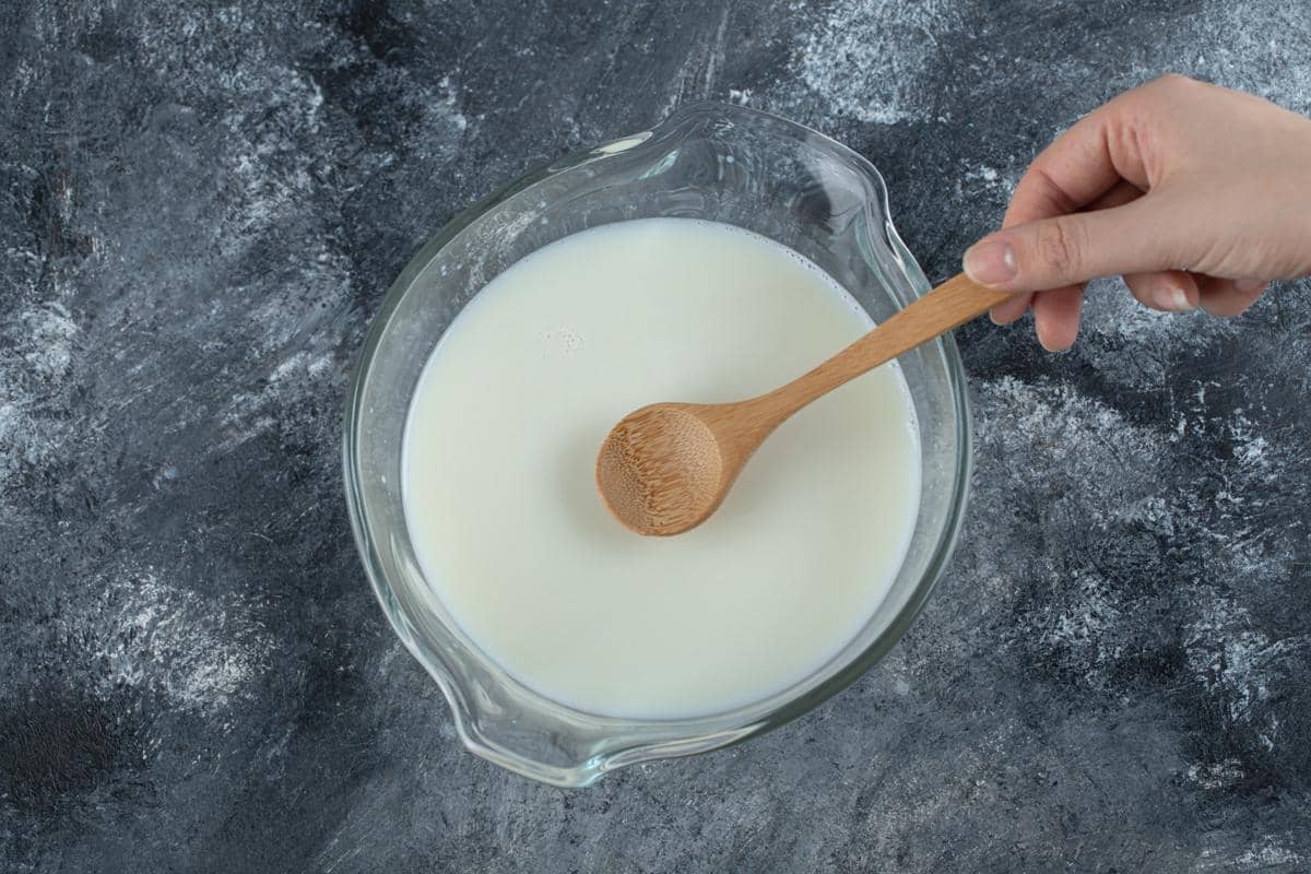 Apakah minum santan saat hamil membuat bayi lahir putih?