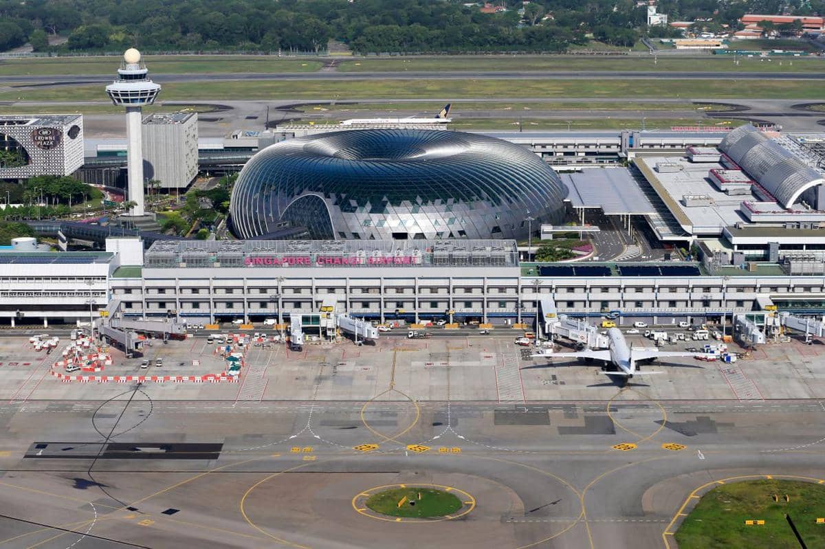 Bandara Changi Singapura.