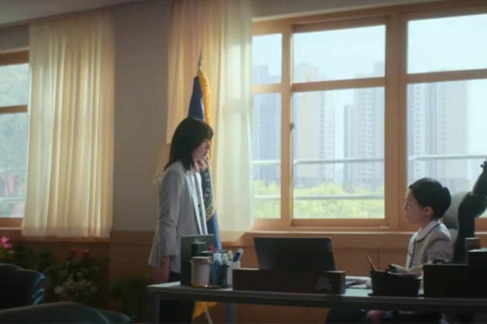 Netflix Teach You a Lesson saat Choi Ji-Seon ditegur kepala sekolah