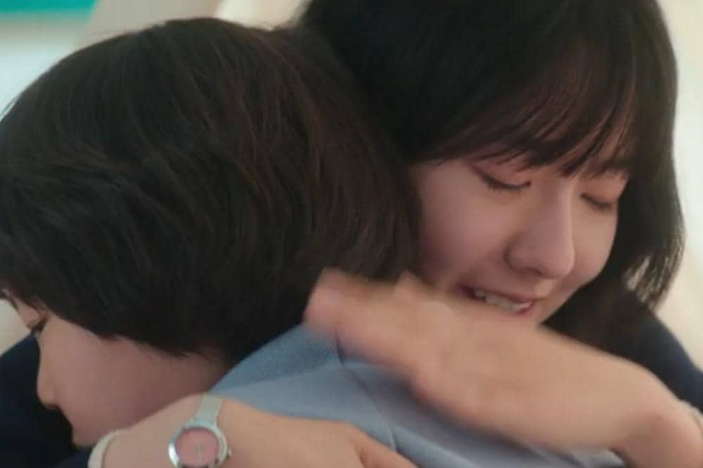 Netflix Teach You a Lesson Choi Ji-Seon memeluk Woojin