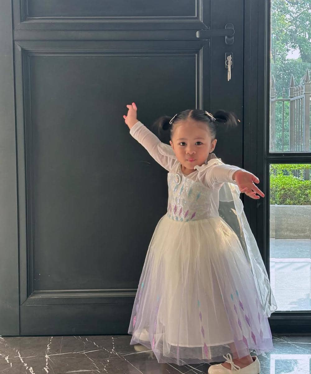 menjadi Princess Elsa yang anggun