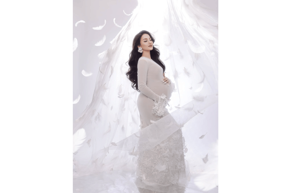 Foto maternity Nanda Arsyinta, konsep serba putih bak bidadari