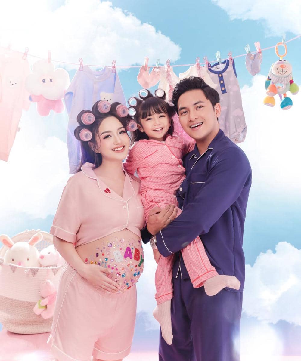 Foto maternity Nanda Arsyinta bertema pajama party