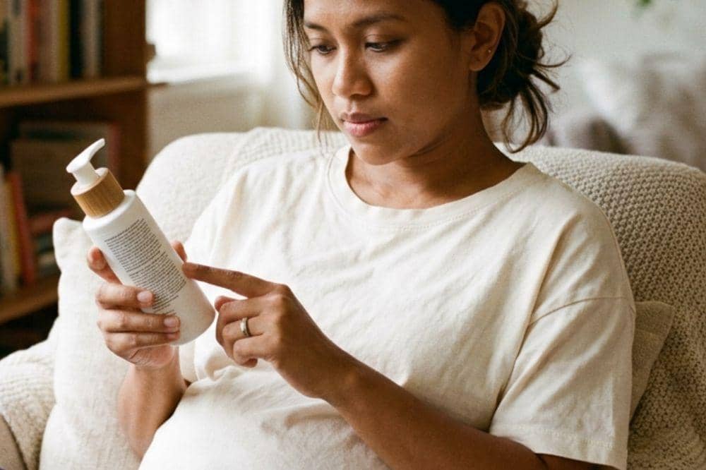 Selain kandungan, ibu hamil perlu memperhatikan hal ini sebelum membeli skincare