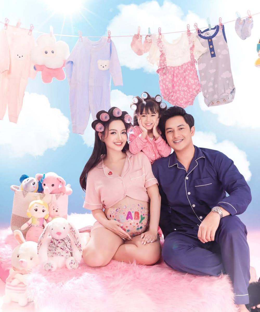 Foto maternity Nanda Arsyinta bertema pajama party