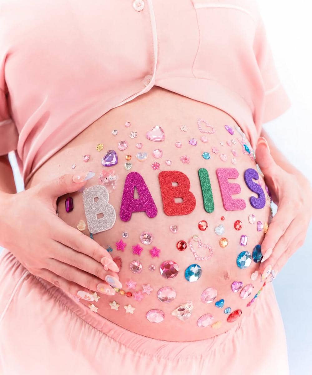 Foto maternity Nanda Arsyinta bertema pajama party