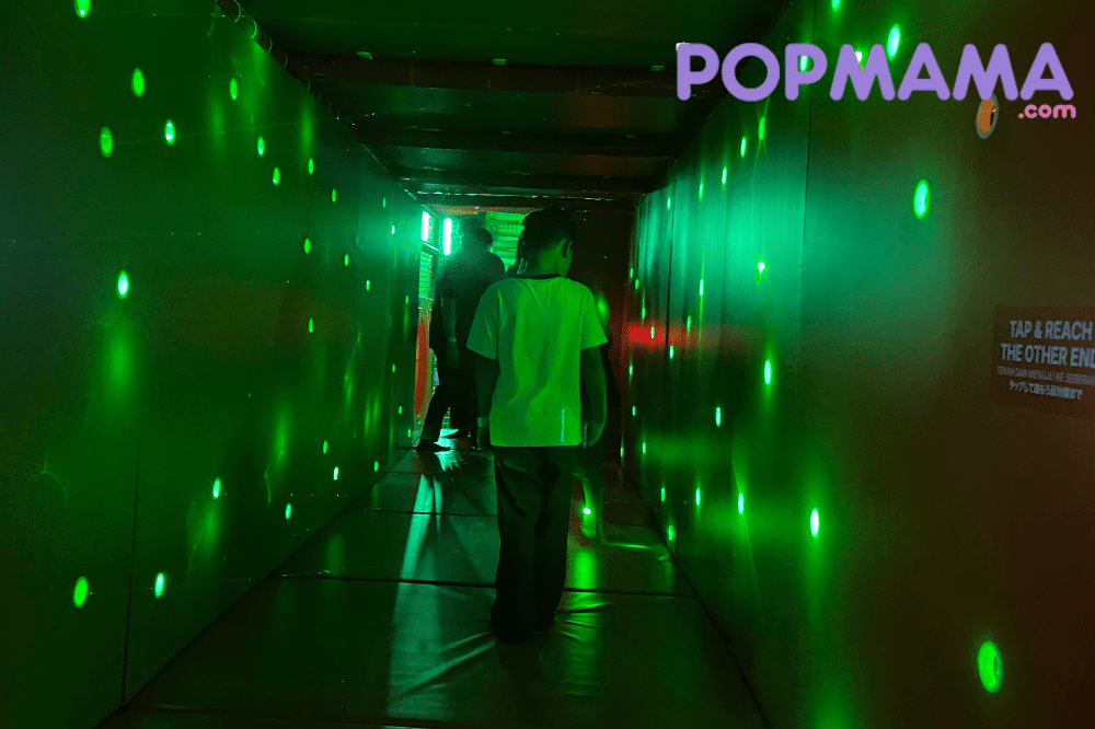 Permainan laser di wonderlab