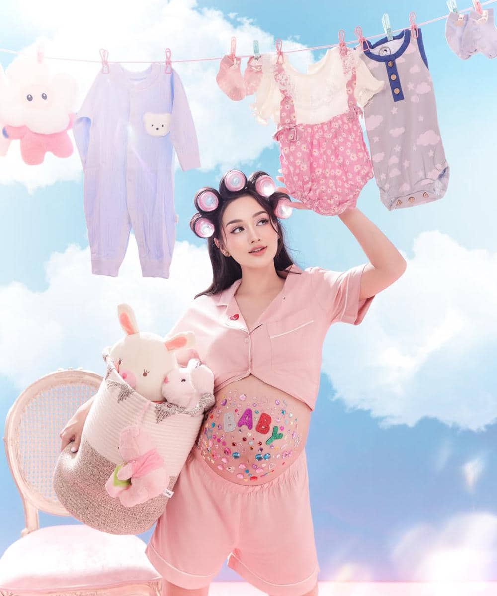 Foto maternity Nanda Arsyinta bertema pajama party