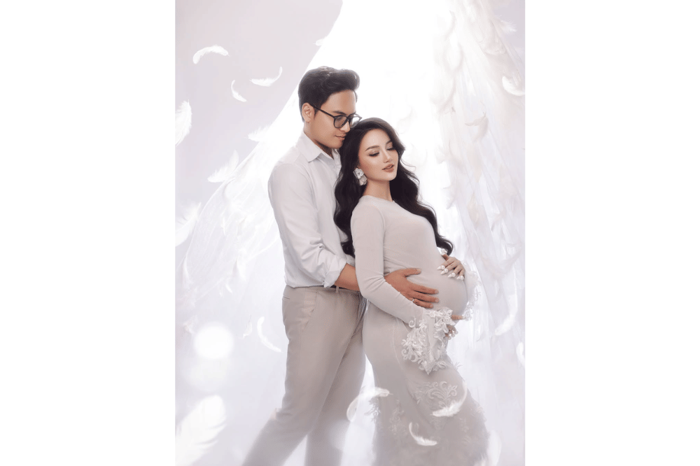 Foto maternity Nanda Arsyinta, konsep serba putih bak bidadari