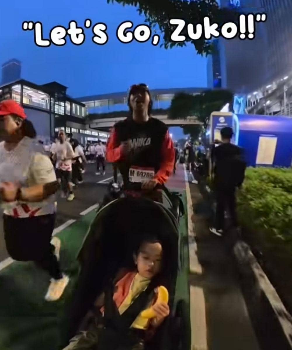 Gema suami Triarona dan Zuko di BTN Jakim 2026 dengan Zuko di stroller