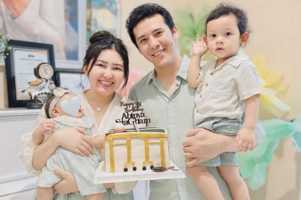 Cerita Via Vallen Jalani Tandem Nursing untuk Dua Anak