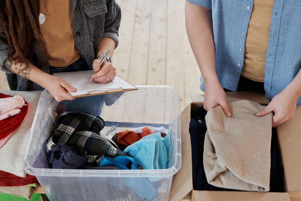 Memastikan untuk memuji anak ketika berhasil memilih barang yang bagus