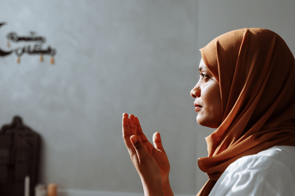Mama sedang berdoa