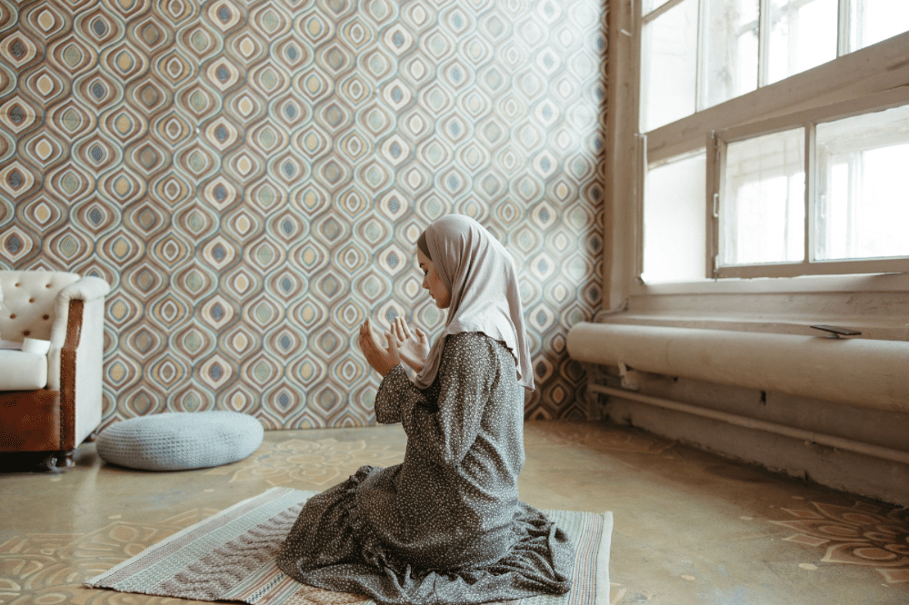 Mama sedang berdoa