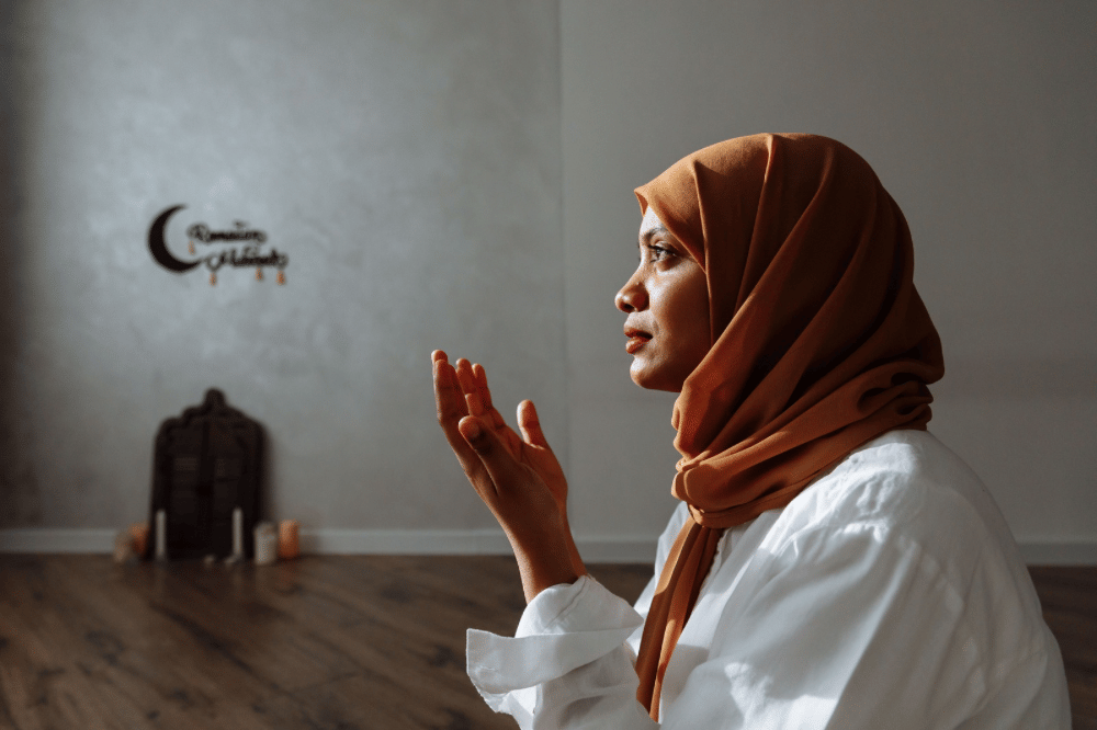 Mama sedang berdoa