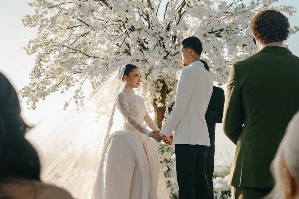 5 Momen Romantis di Pernikahan Jennifer Coppen dan Justin Hubner