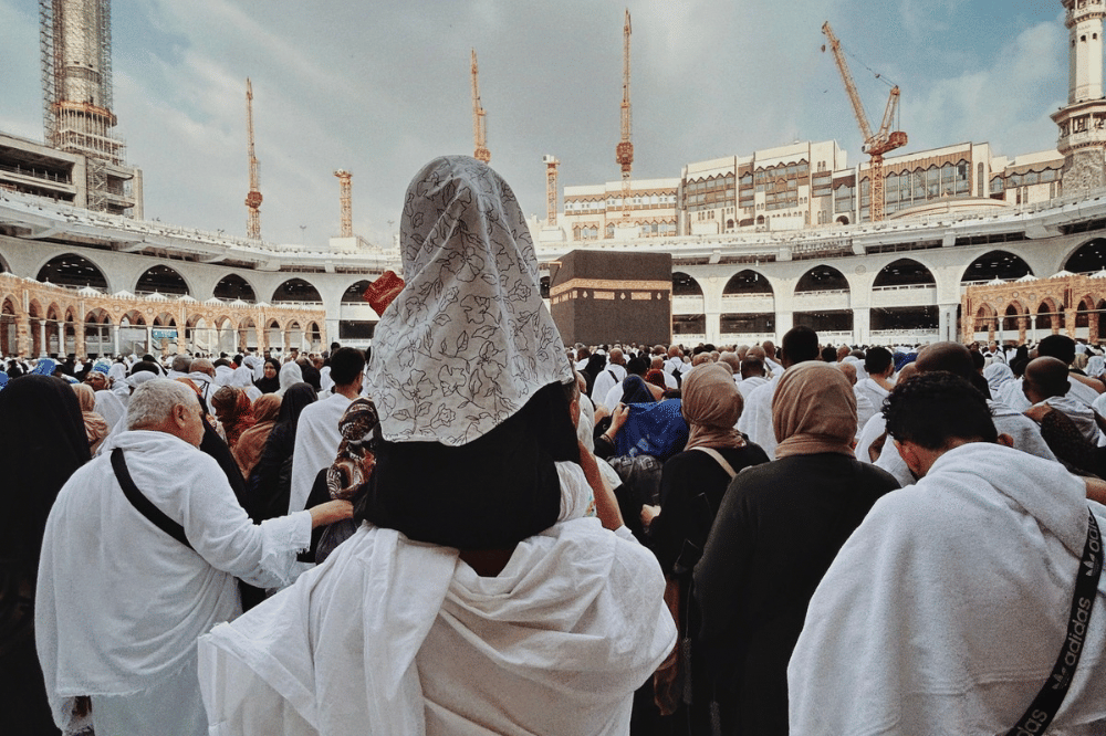 7 Tips Umroh Membawa Balita agar Ibadah Tetap Nyaman dan Minim Drama