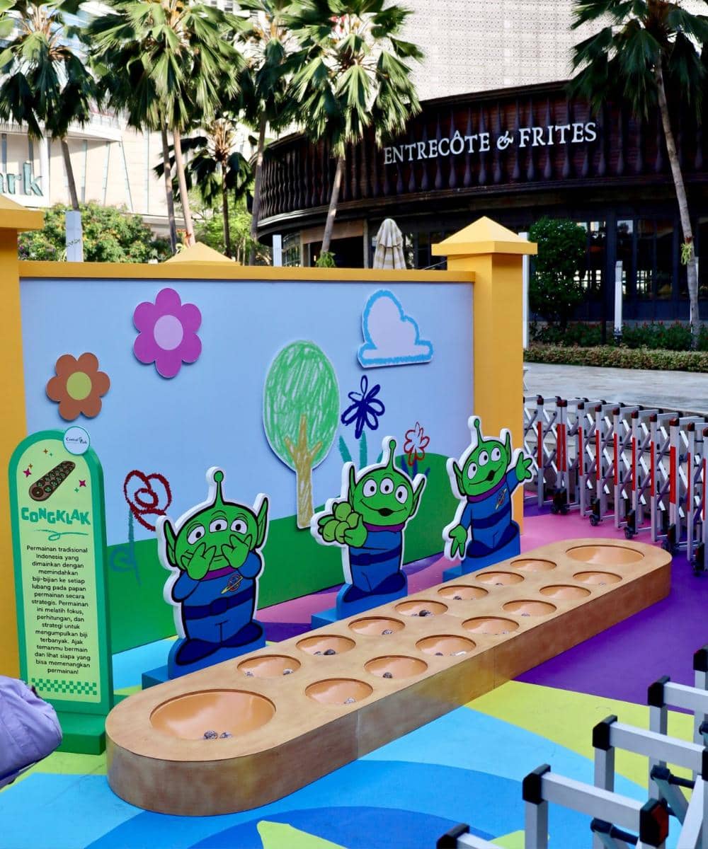 Little Green Man di event liburan sekolah “Toy Story 5: Ready, Set, Play! @Central Park”.