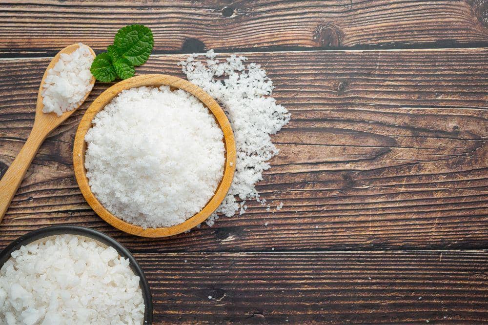 6 Cara Menghilangkan Bau Amis di Lantai