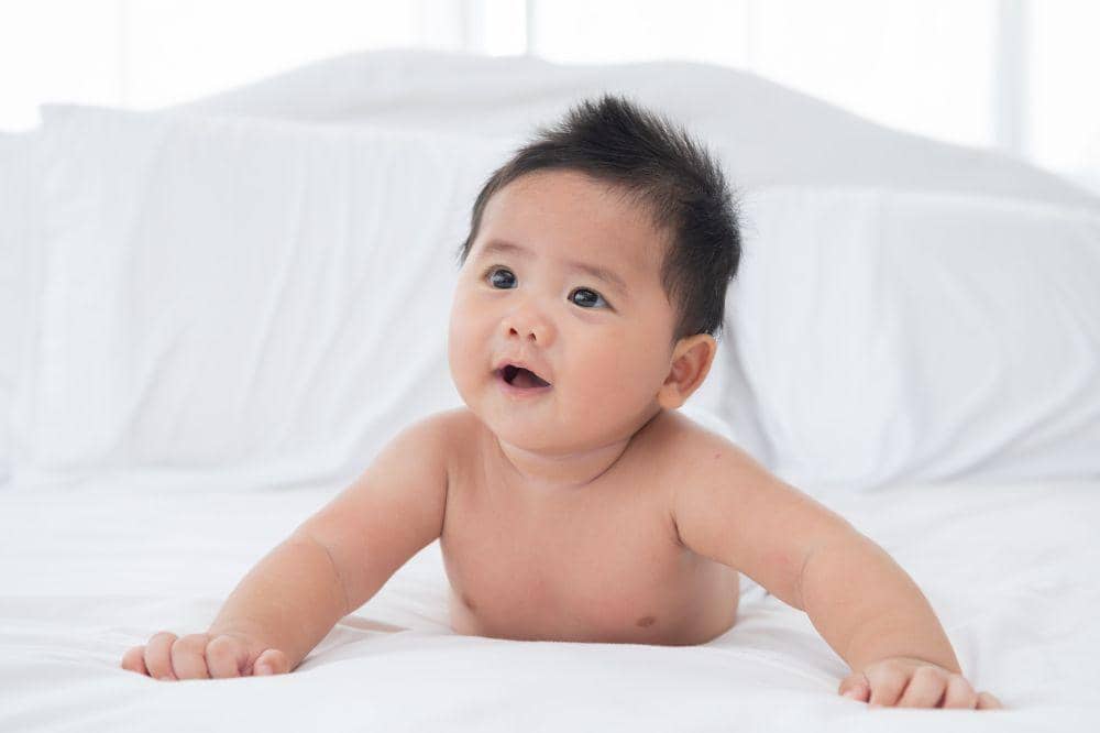 Rutin Foto Anak Sejak Bayi di Tempat Sama Bisa Bantu Pantau Pertumbuhannya