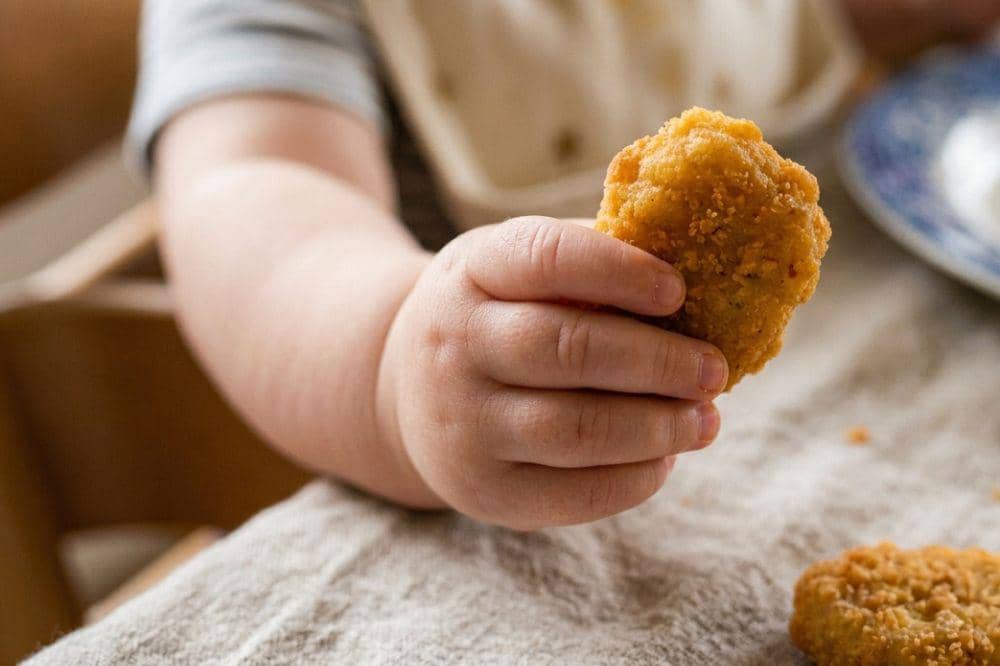 Bolehkah Bayi Makan Nugget? Ini yang Perlu Diperhatikan Orangtua