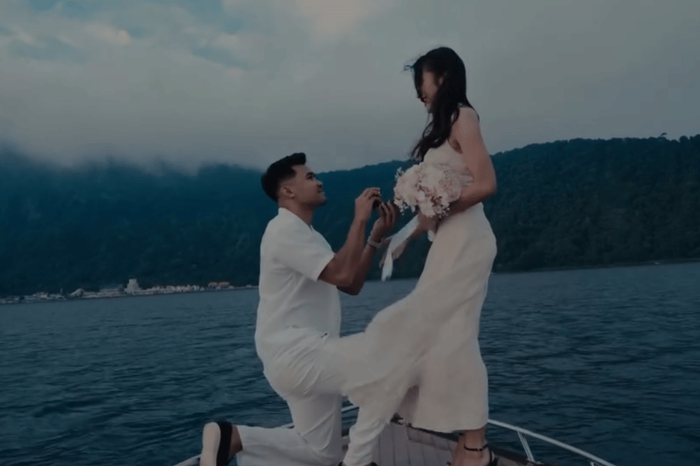 Asnawi Mangkualam Lamar Yuriska Patricia, Romantis di Atas Kapal