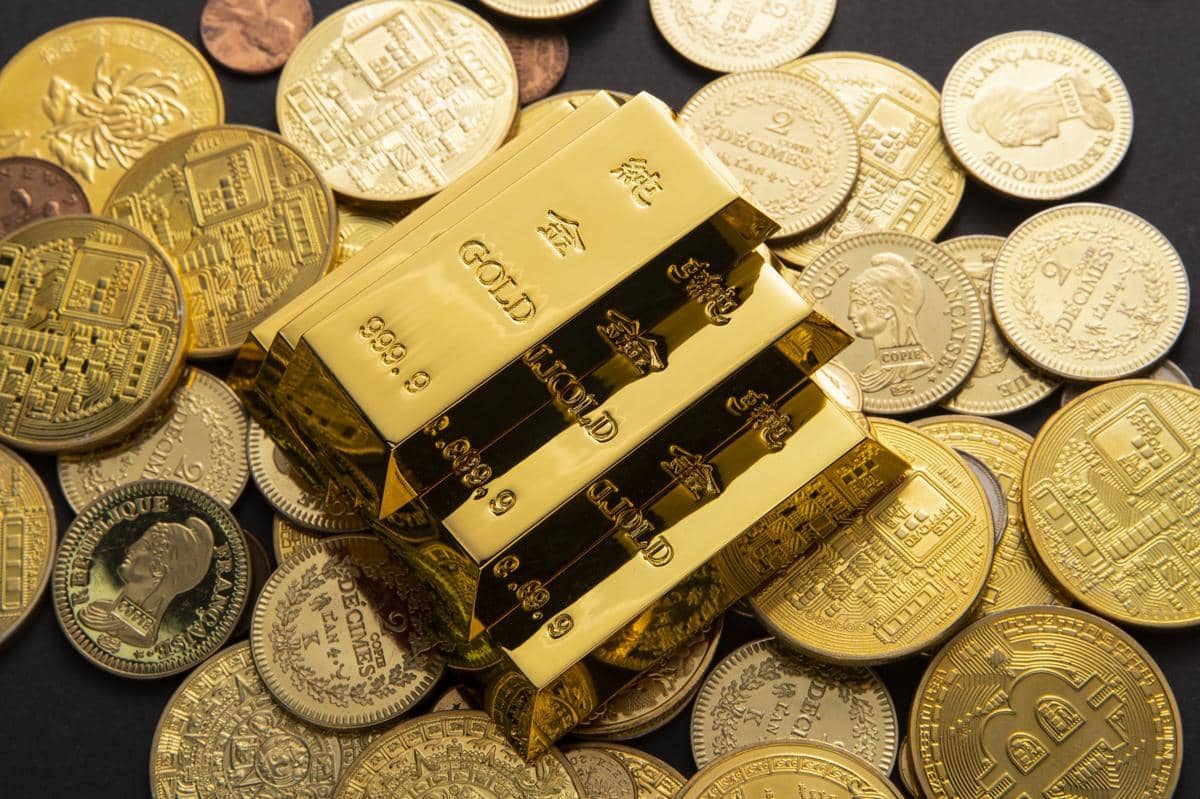 Menabung Dolar AS vs Emas, Mending yang Mana?