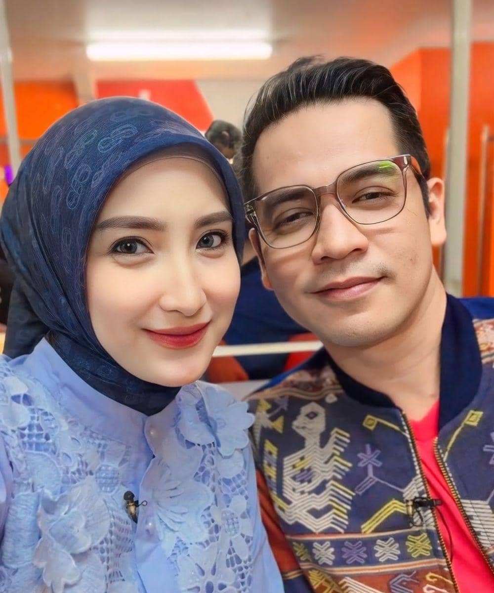 Ricky Perdana Hadiahi Chaca Thakya Perhiasan Unik Terbuat dari ASI (2).jpg