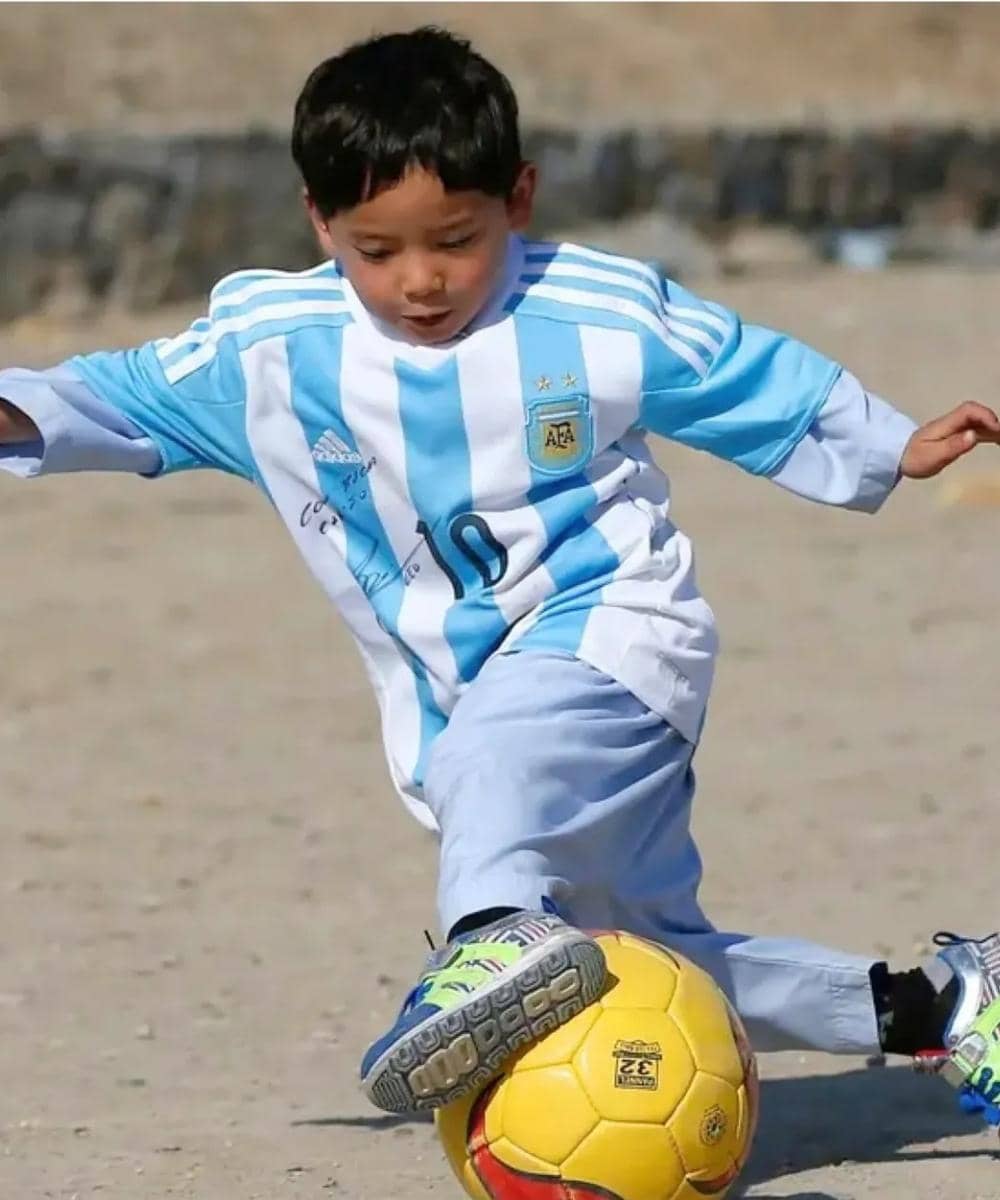 Murtaza Ahmadi si "Messi Plastik"