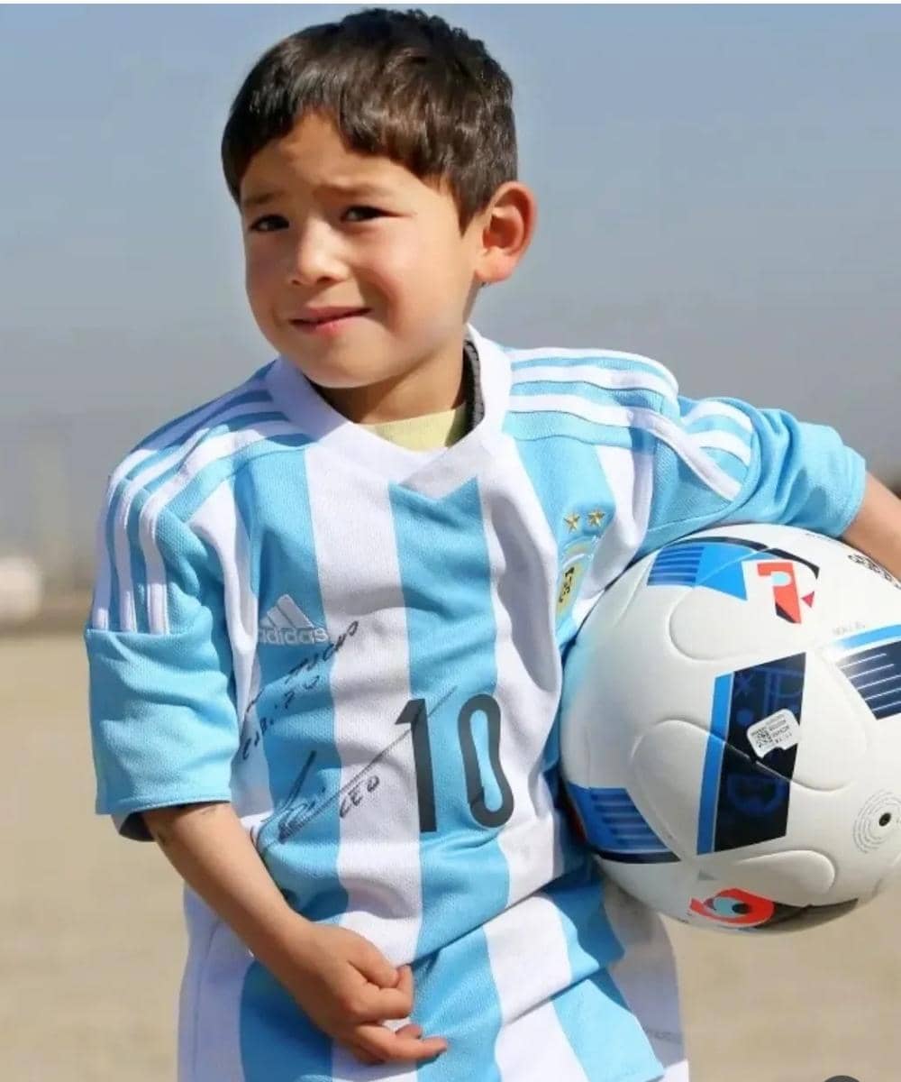 Murtaza Ahmadi si "Messi Plastik"