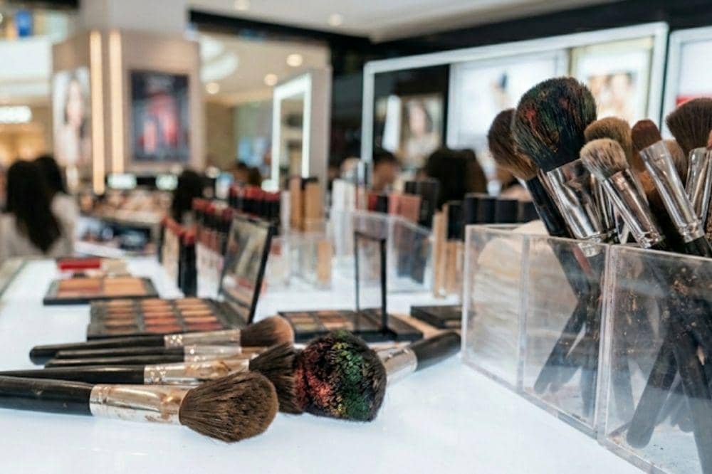 Waspada Bahaya Tester Makeup di Mal, Bisa Picu Infeksi Kulit! 2.jpg
