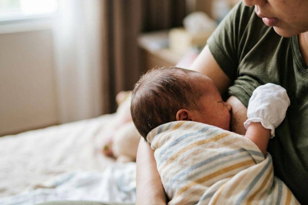 Berikan “kesenangan” pada bayi dengan stimulasi payudara terlebih dahulu