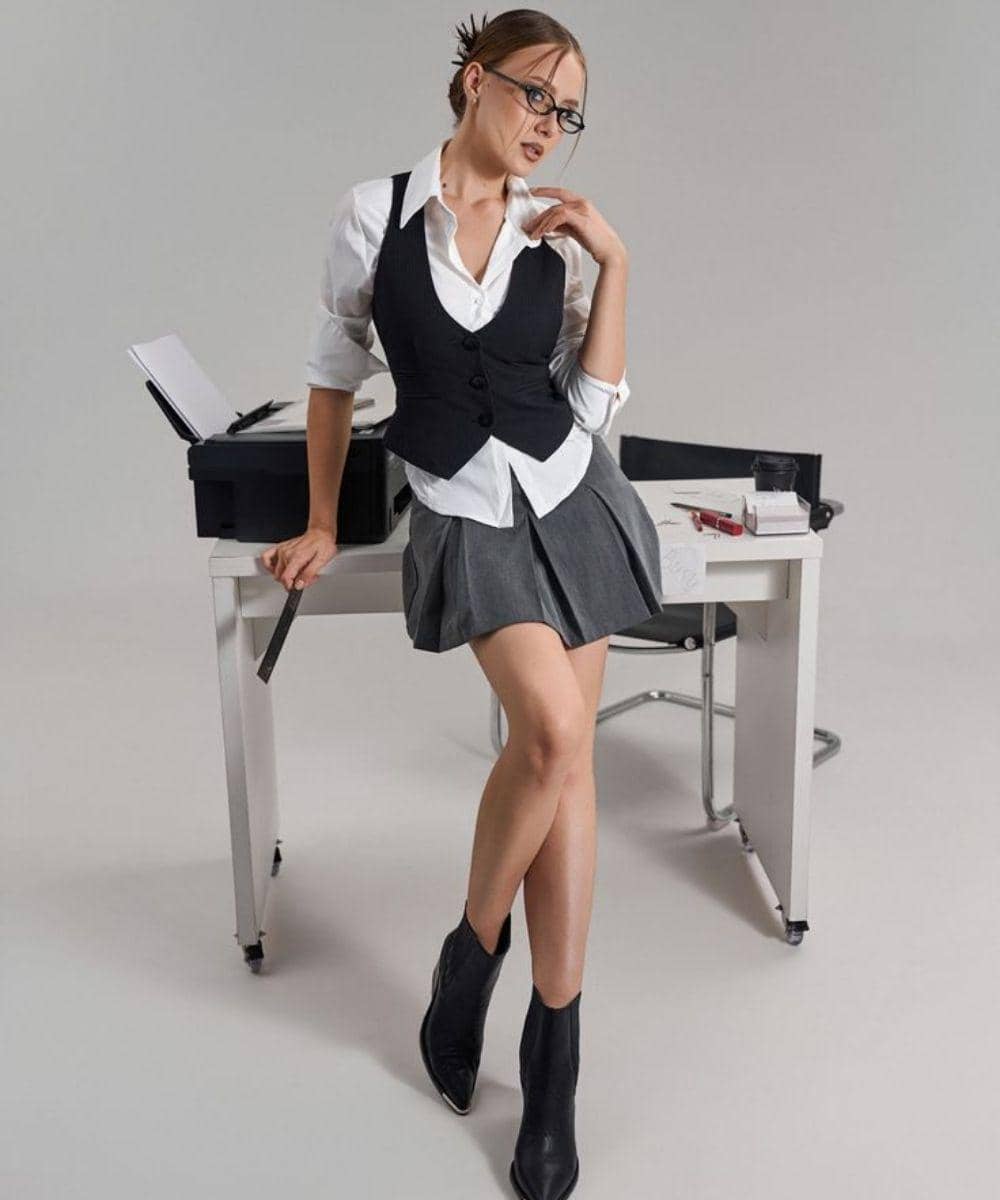 Office Siren Look Viral di Tiktok, Ini Inspirasi Mix and Matchnya! 7.jpg