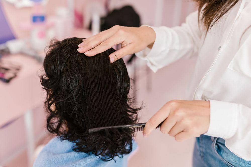 9 Cara Merawat Rambut Keriting saat Hamil