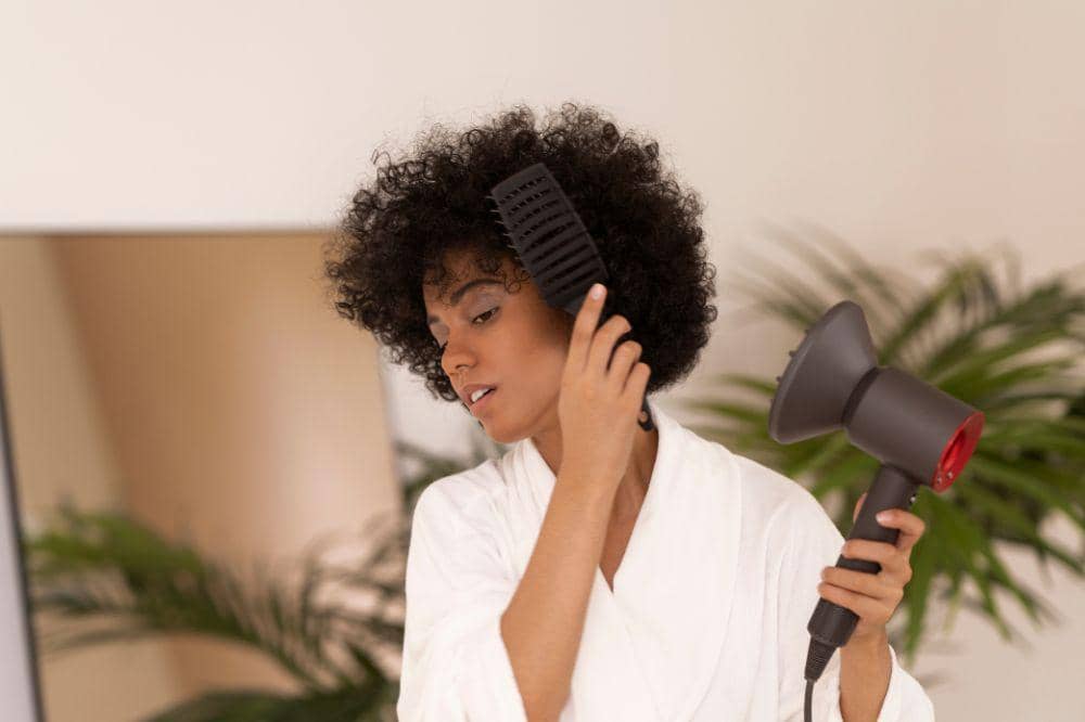 9 Cara Merawat Rambut Keriting saat Hamil