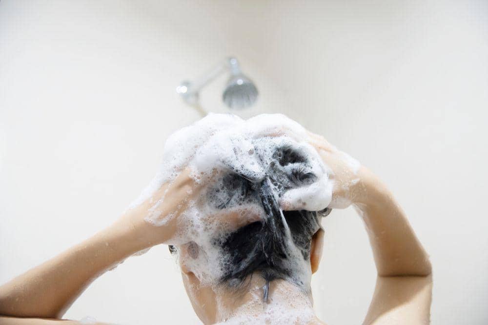 9 Cara Merawat Rambut Keriting saat Hamil