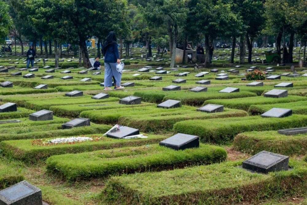 Benarkah Rumput di Kuburan Bisa Ringankan Siksa Kubur