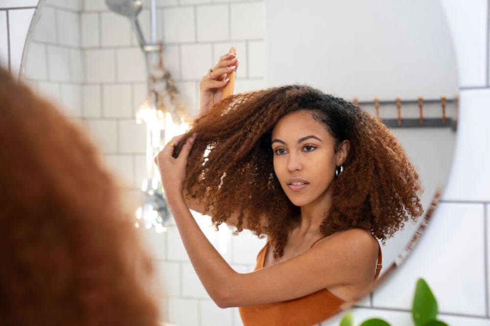 9 Cara Merawat Rambut Keriting saat Hamil