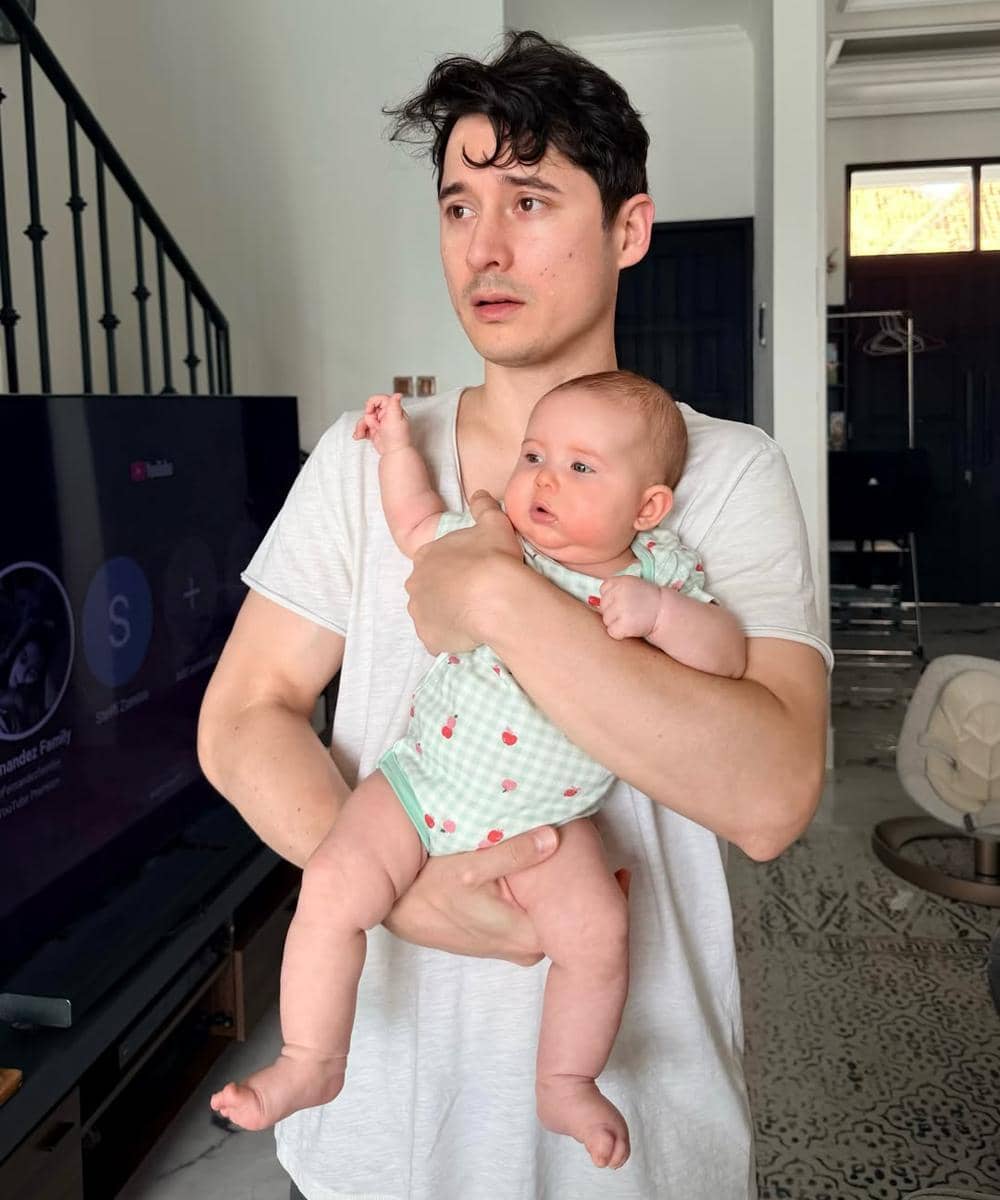 Foto kedekatan Nino Fernandez dengan anak pertamanya